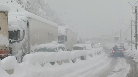 Hundreds of vehicles stuck at Russia-Georgia border due to heavy snowfall