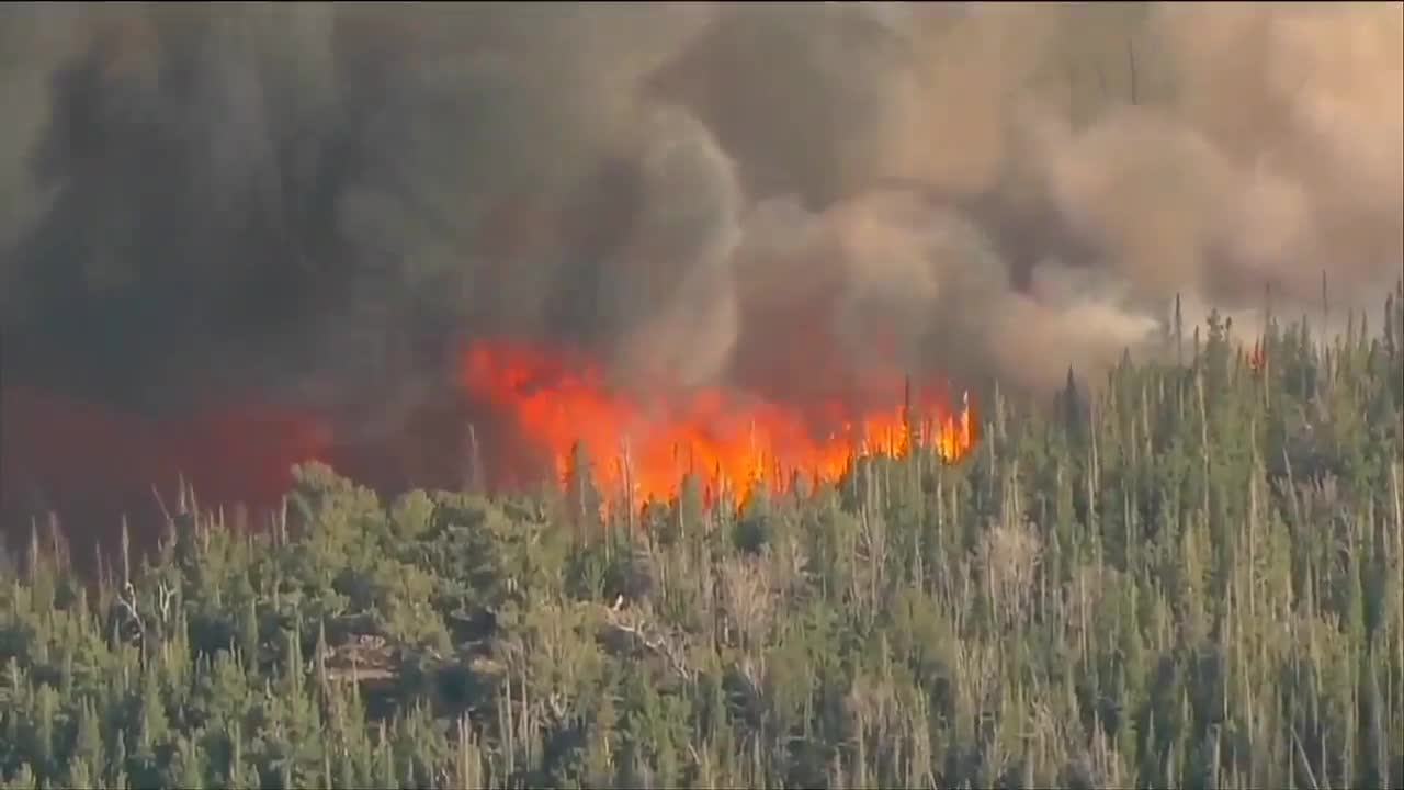 Snow falls on Cameron Peak Fire Tuesday day after explosive growth