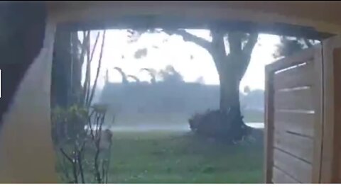 VIDEO: Roof ripped off building in west Boynton Beach