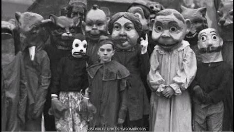 COSTUME PARTY OF THE YEARS 1900