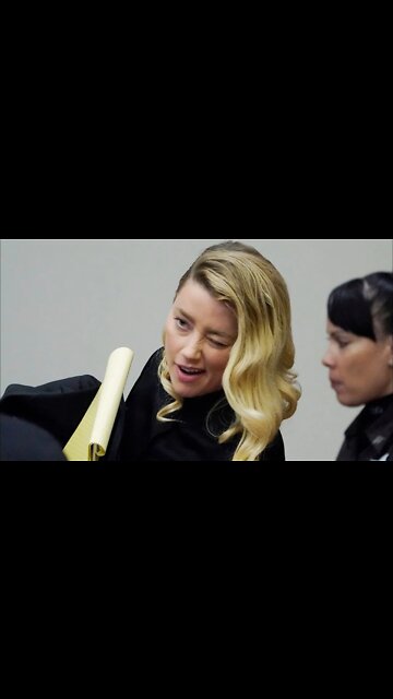 Amber Heard DRUNK on Stage