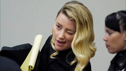 Amber Heard DRUNK on Stage