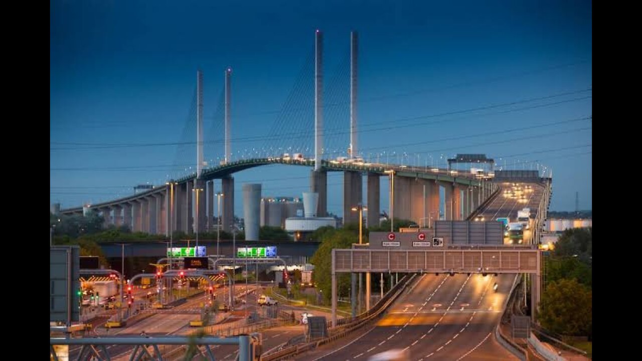 M25 delays: Just Stop Oil protesters climb Dartford Crossing QEII bridge forcing closure