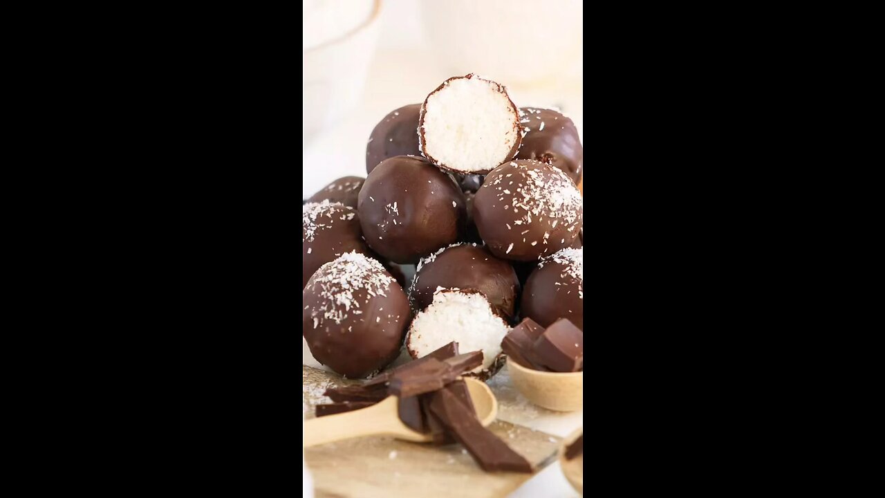 Chocolate Bounty Balls 👩‍🍳🍫 #easyrecipy #yummy #chocolate #bounty #cooking