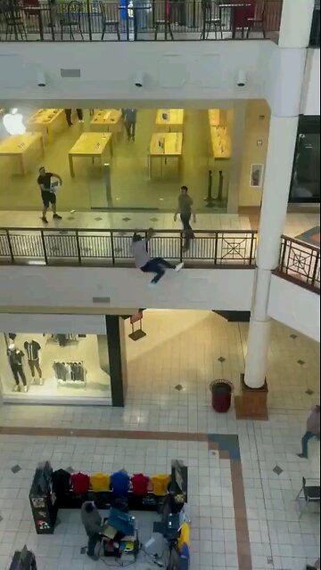 Dude jumps off 2nd floor trying to get away after robbing Apple store