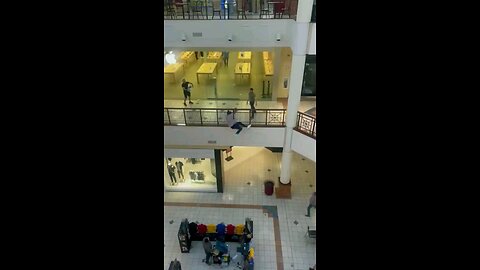 Dude jumps off 2nd floor trying to get away after robbing Apple store