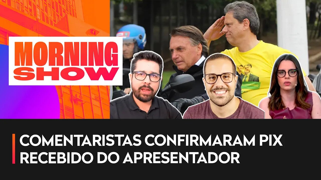 Paulo Mathias paga aposta para Zoe Martínez e Paulo Figueiredo