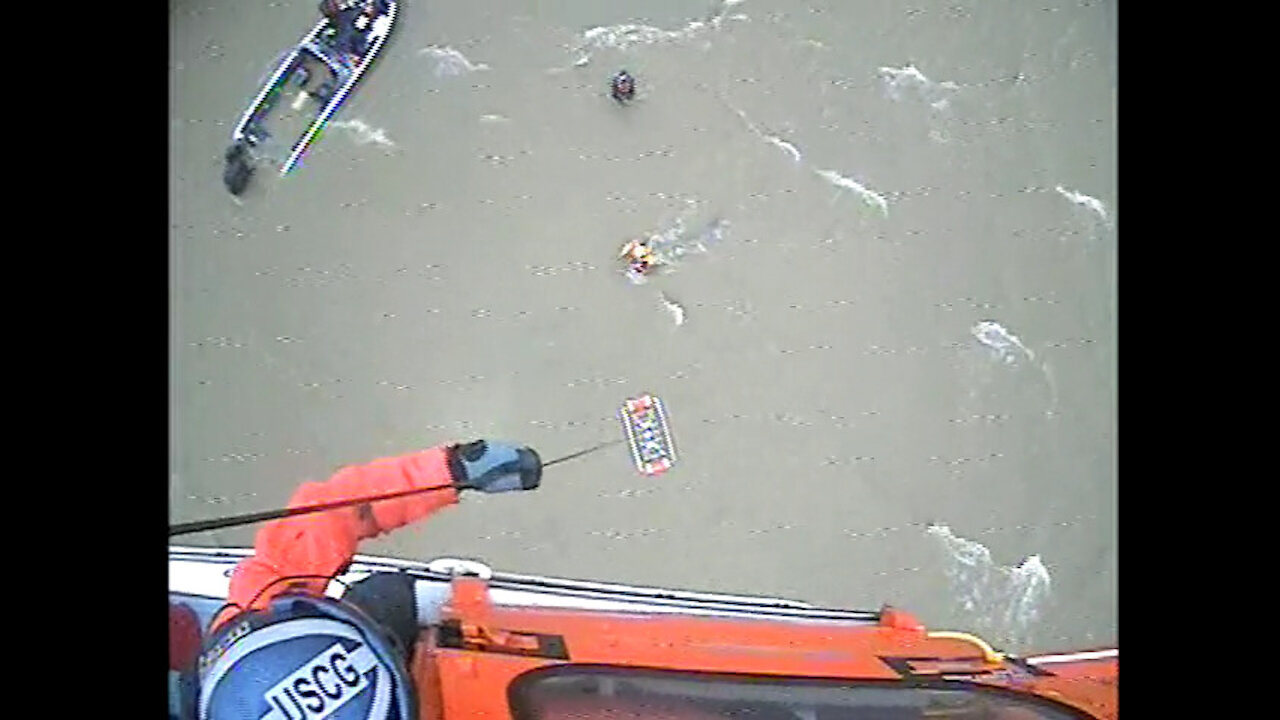 Coast Guard Air Station Detroit crew hoists 2 boaters in Sandusky Bay, Ohio