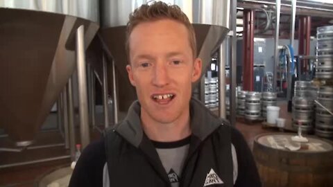 South Africa - Johannesburg - Mad Giant making award-winning beer (Video) (2DP)