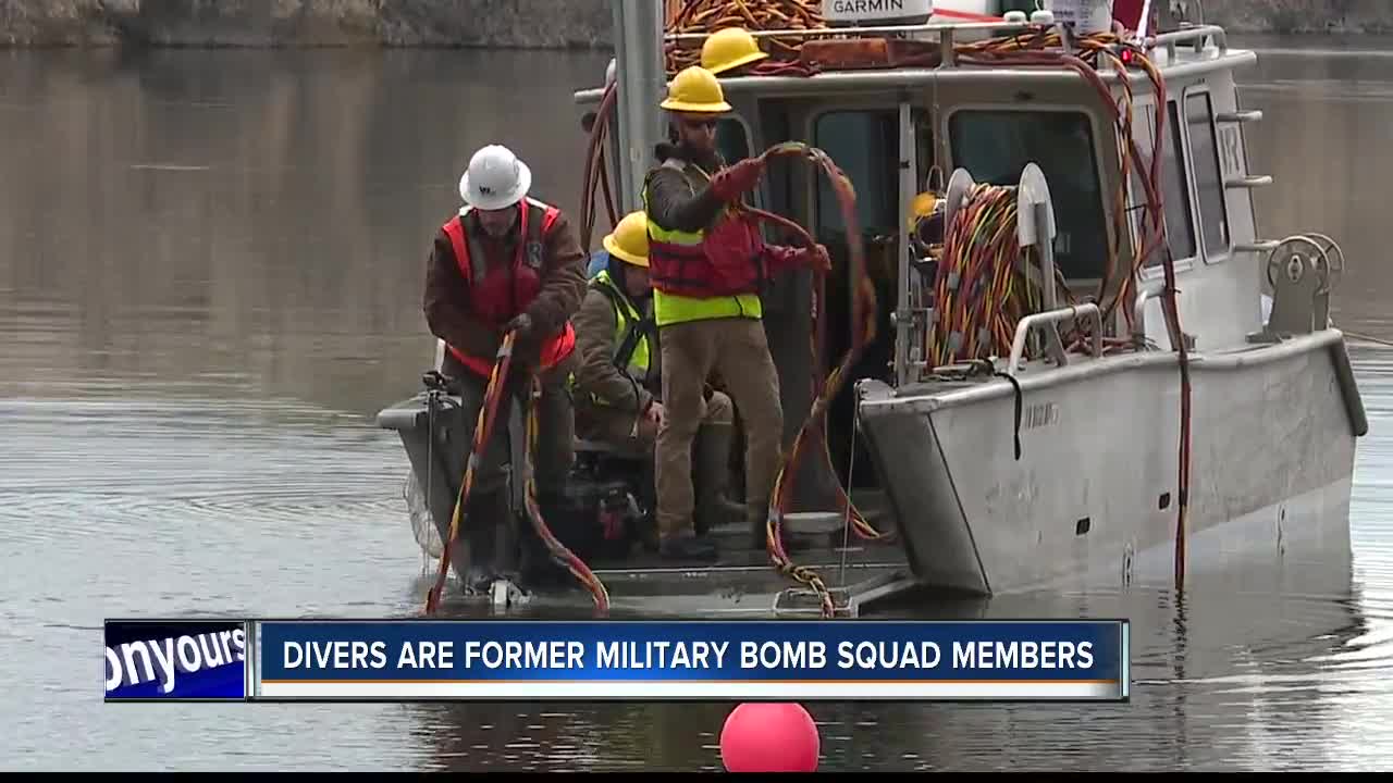 Divers search Snake River