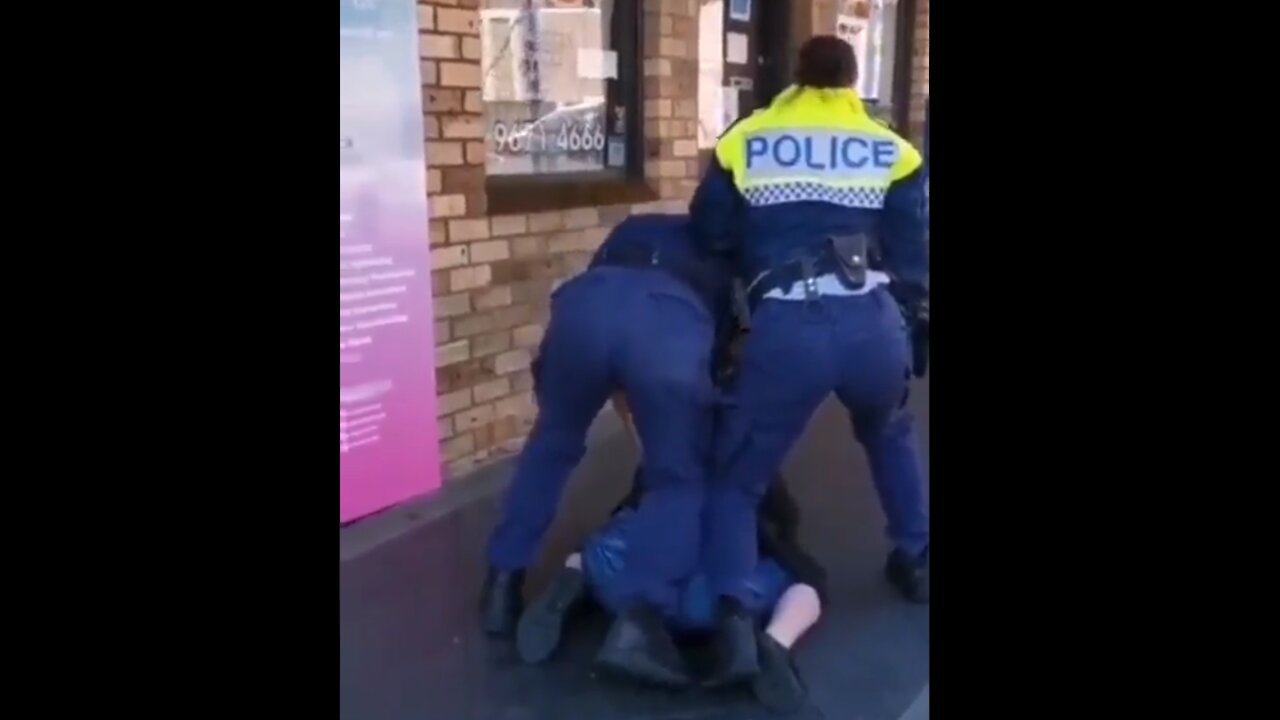 COMMISTRALIA: Police thugs saving another citizen from Covid