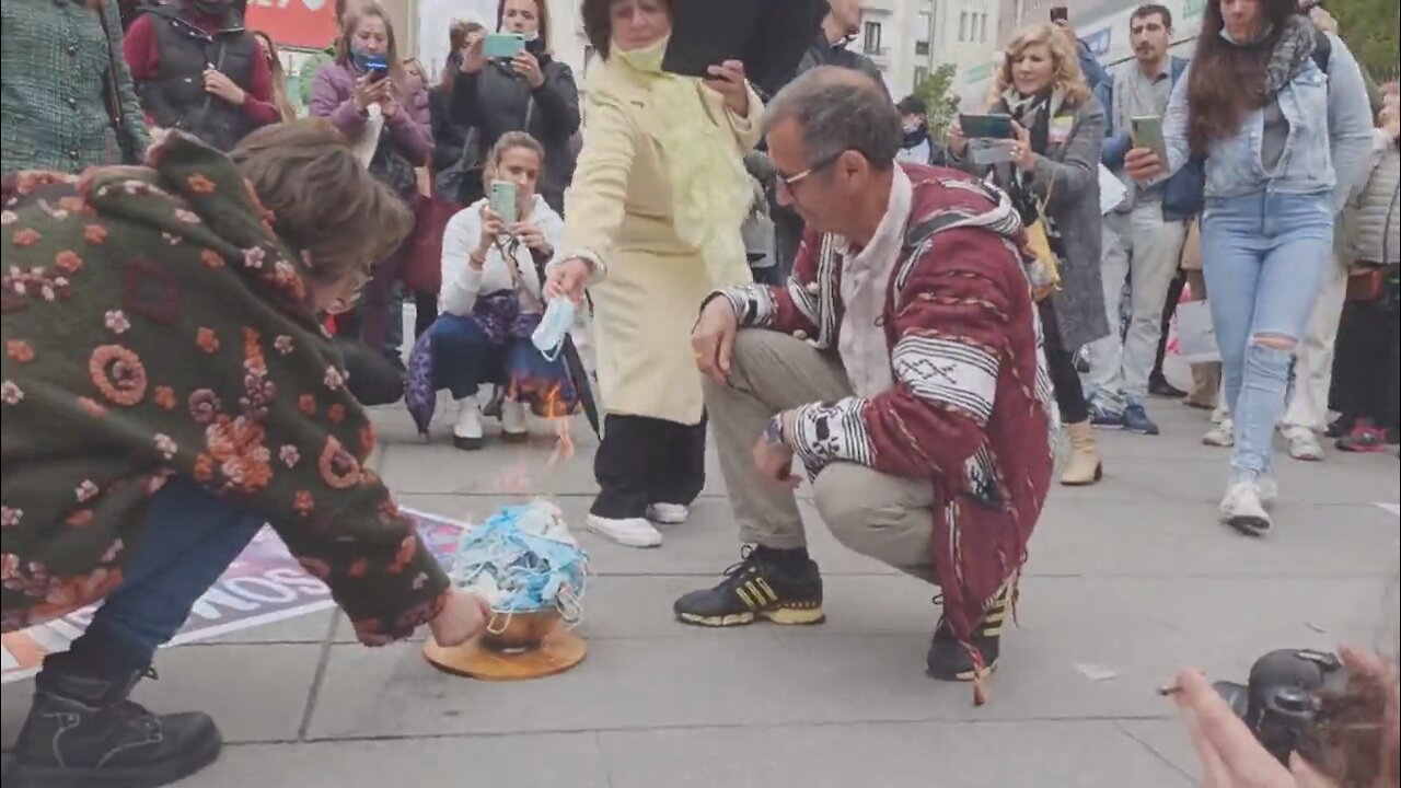 EL VIRUS DEL MIEDO, recitada en la Plaza de Callao, durante la concentración del 24 de Abril.