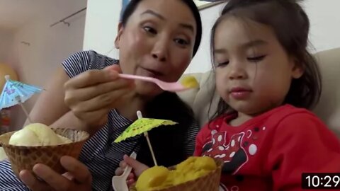 Baby girl learn colors with ice cream and Finger pint truck finger family nursery