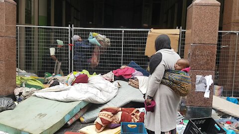 SOUTH AFRICA - Cape Town - Refugees violently removed from Cape Town CBD (Video) (eDo)