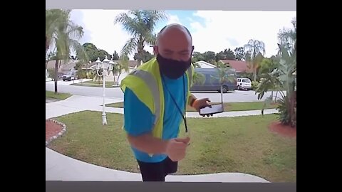 WEB EXTRA: Singing Amazon driver spreads holiday joy in Palm Beach County (14 seconds)