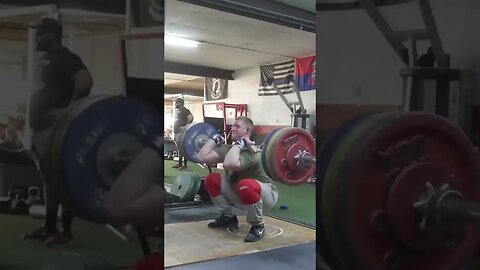 150 kg / 330 lb - Pause Clean