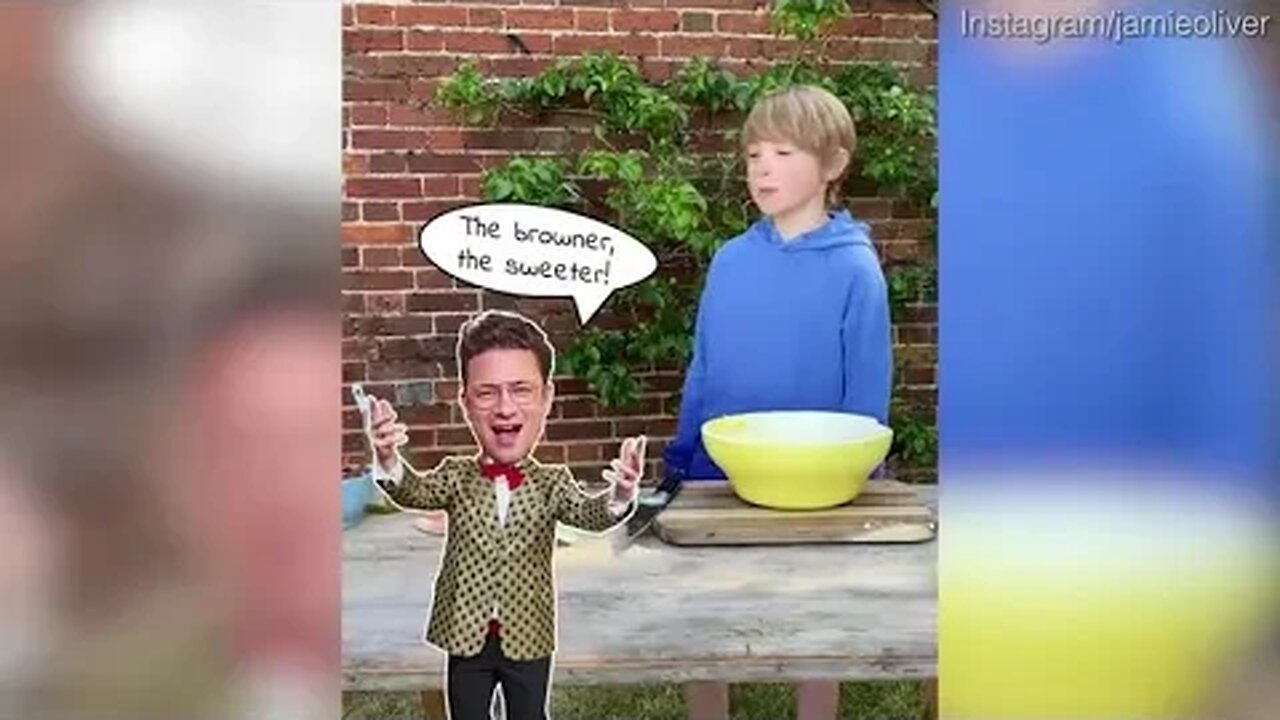 Jamie Oliver's son shows how to make delicious banana bread #jamieoliver