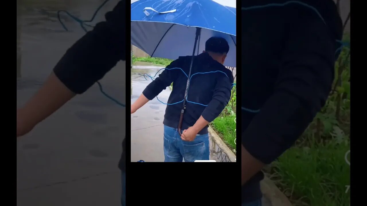 Umbrella usge with out holding with hands..
