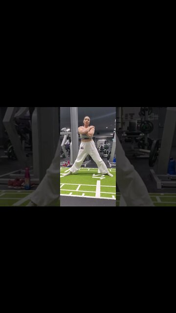 HOW TO DO THE SIDE SPLITS #SHORTS