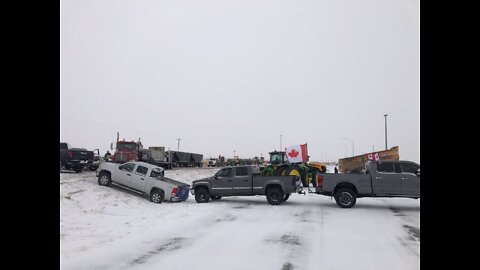 BREAKING NEWS & 🇨🇦 Locals have blocked RCMP from accessing the border blockage 👇