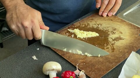 How to Make Fresh Garlic Paste in 5 Minutes