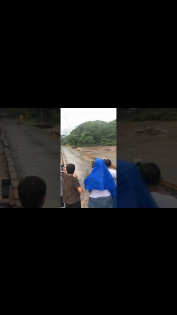 මොකක්ද ඒ පාවෙන්නේ හොඳට බලන්න चारों ओर क्या चल रहा है, इस पर एक अच्छी नज़र डालें Take a good look 😱