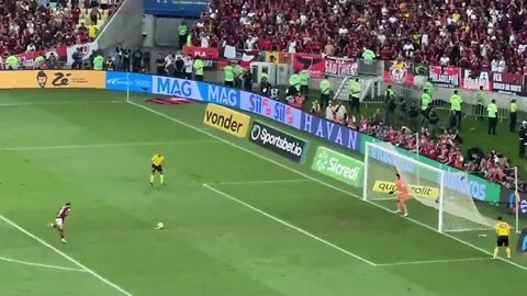 Gabigol acertando pênalti e incendiando o Maracanã com a comemoração na final da Copa do Brasil