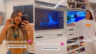 RAISSA OLIVEIRA E LARISSA LEITE ASSISTINDO A SÉRIE WANDINHA