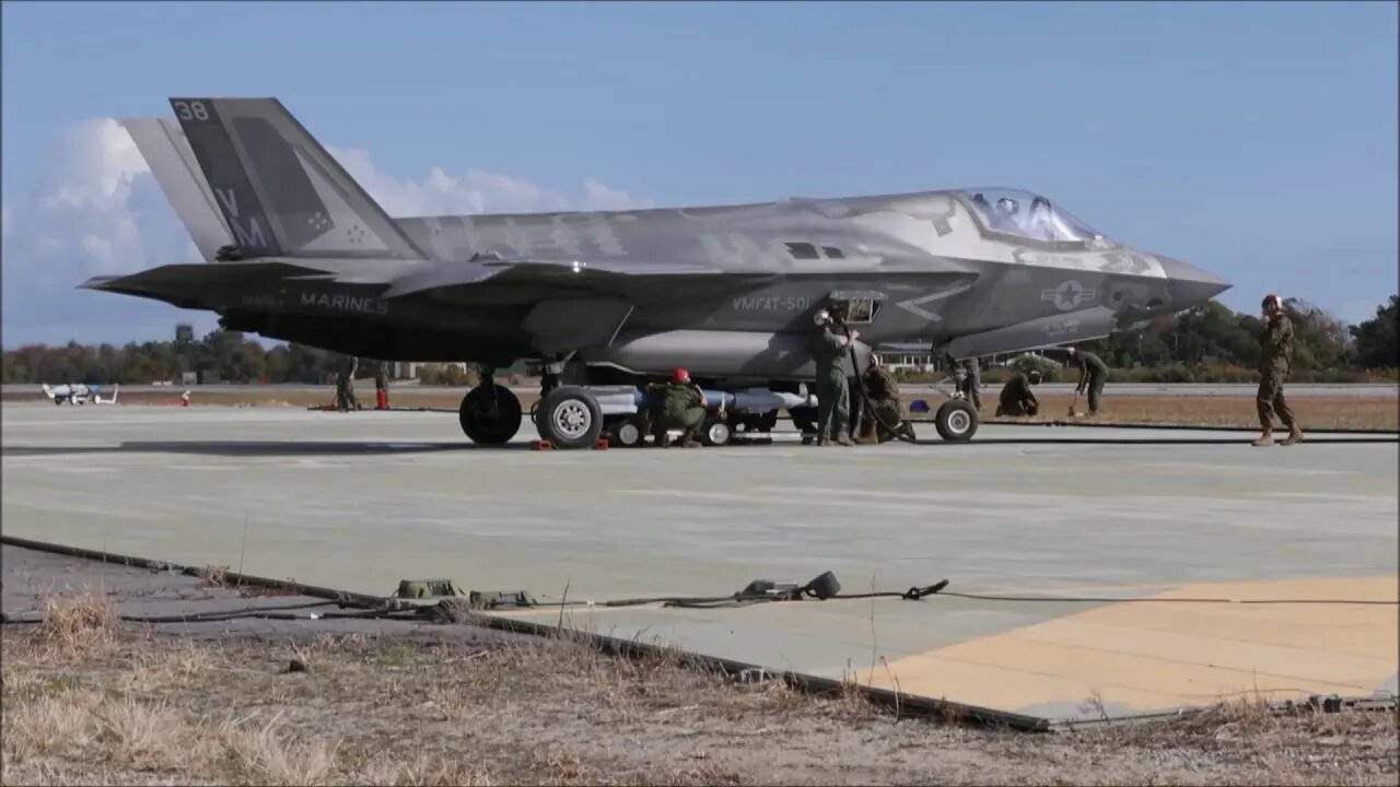 Marine FARP Arms and Refuels F-35s