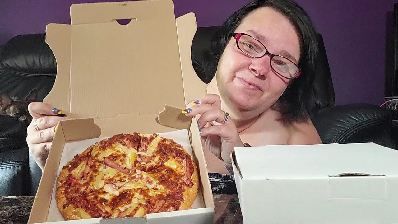 Red swan Pizza mukbang and beer 🍺🍺🍺🍕🍕🍕🍕