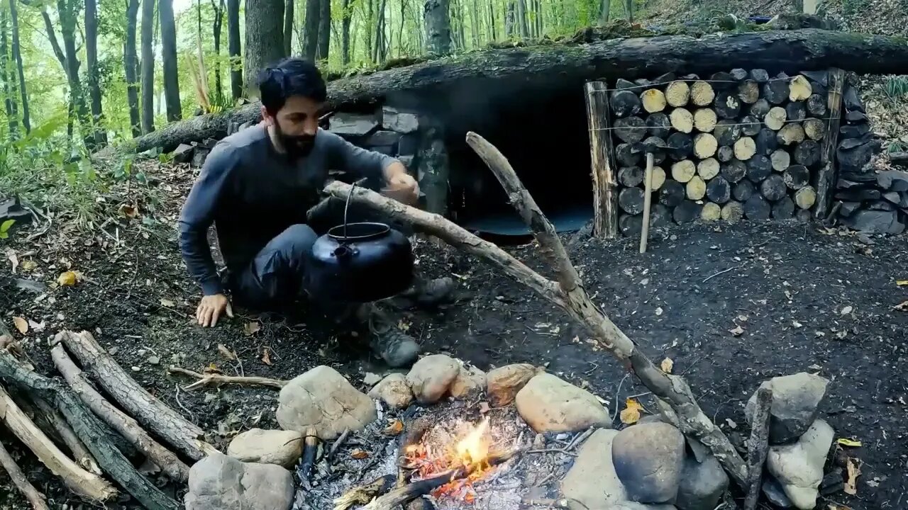 Camping, building wood and rock forest houses and fireplaces, quail cooking - survival, DIY $$ 8
