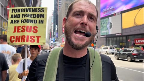 Tourists pack the streets of NYC, not afraid of the virus anymore