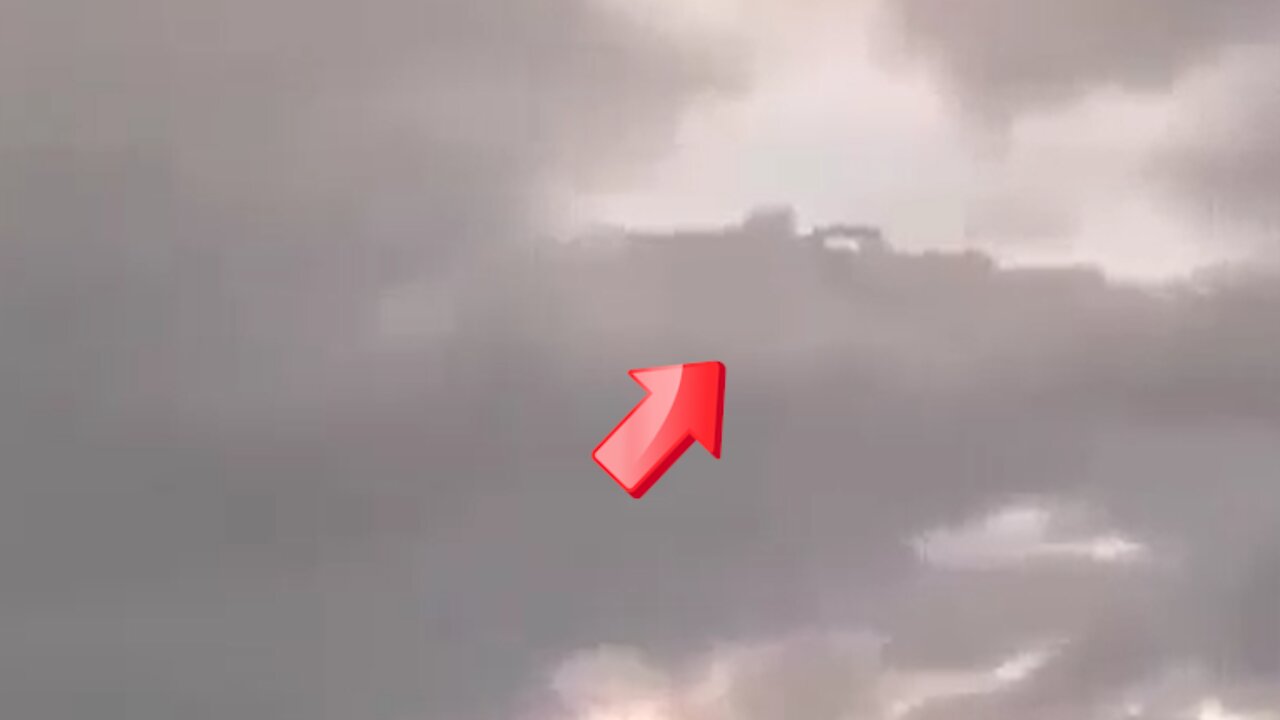 The shadow space hidden in the clouds in the sky seems to be disturbed [Space]