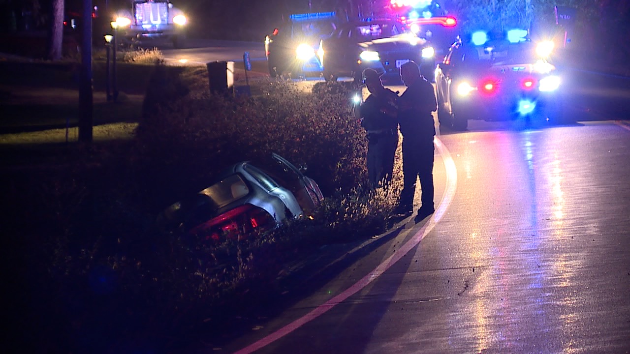 1 person dies after car crashes into a ditch on Hinckley Hills Road