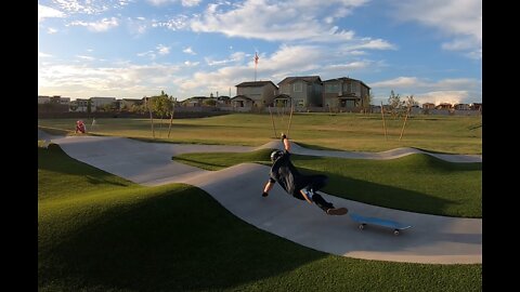 Skateboard basics - pump track