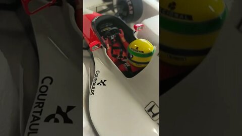 Miniatura McLaren Ayrton Senna escala 1/12 da Minichamps