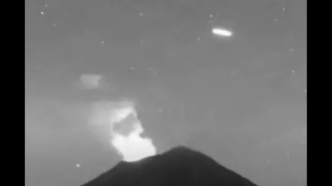 UFO Recorded Over Don Goyo Volcano, Mexico