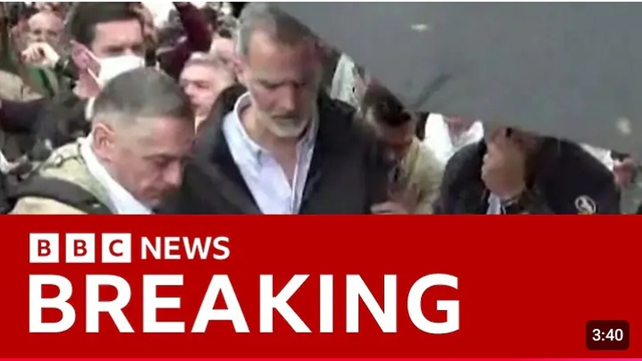 Angry crowds confront Spanish king in flood-hit Valencia |BBC News