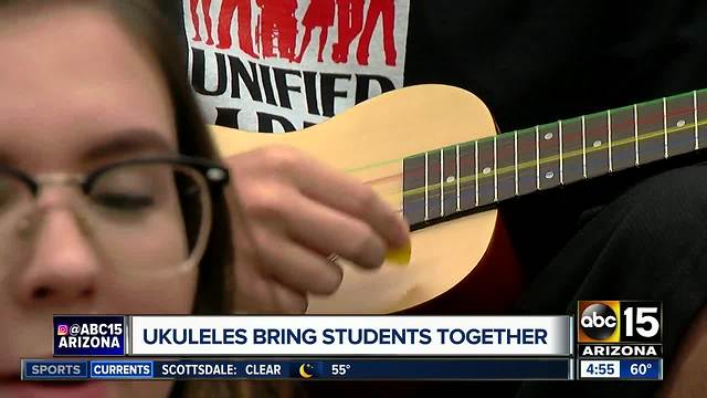 Ukulele program helping students in Peoria