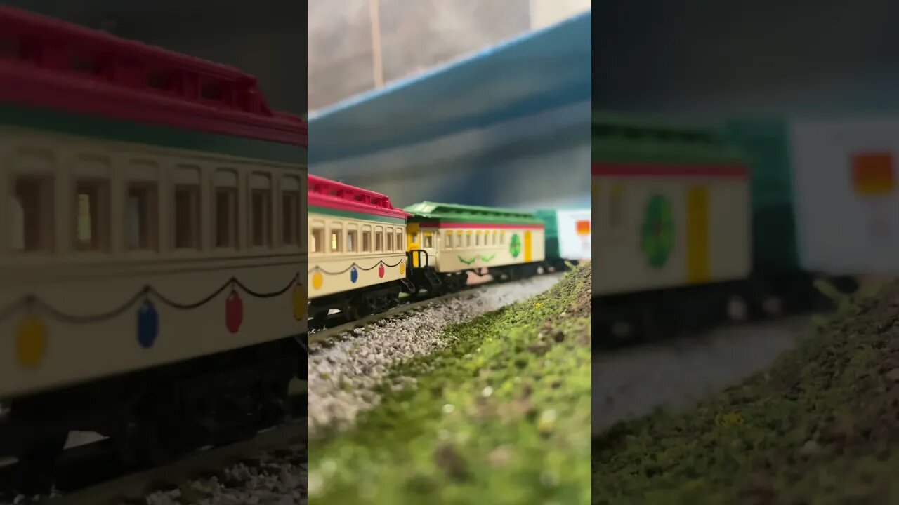 N scale Christmas train