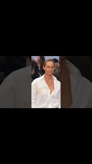 Amber Valletta in Stella McCartney Spring/Summer 2023 FashionShow