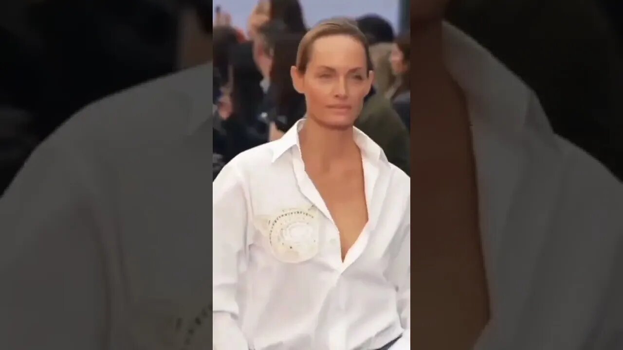 Amber Valletta in Stella McCartney Spring/Summer 2023 FashionShow