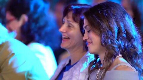 Volodymyr Zelenskyy - President of Ukraine playing the piano to cheers of proud Ukrainians