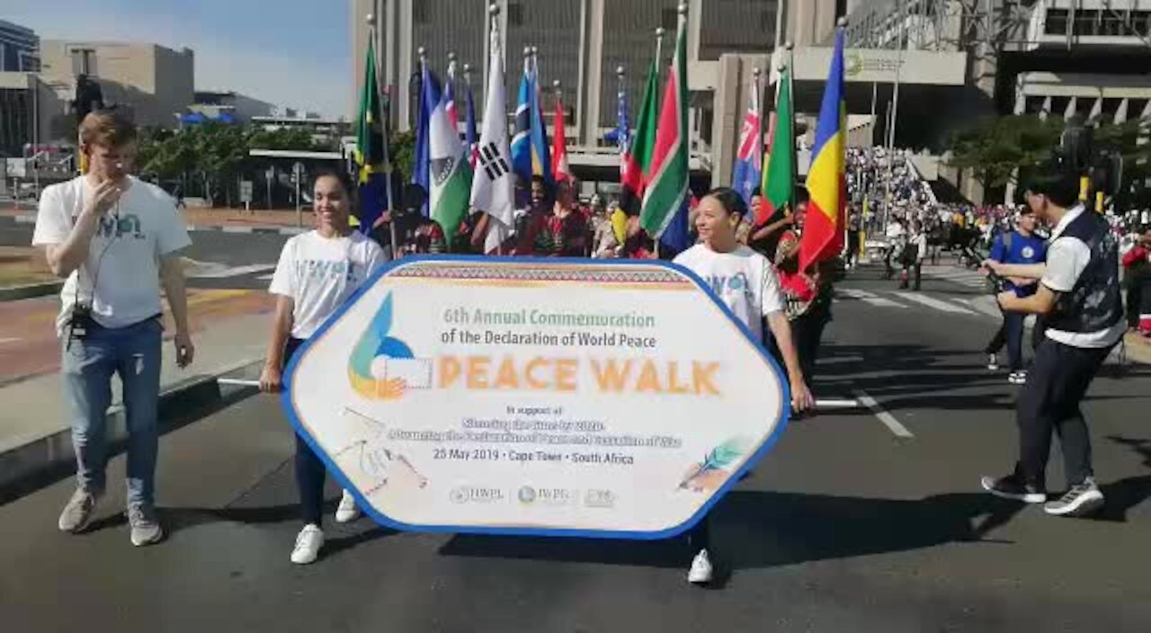 SOUTH AFRICA - Cape Town - World Peace Walk. (VIDEO) (EN2)