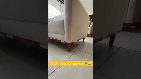 Sofá com chaise Slim Vegas é perfeito para acomodar seus parentes e amigos em sua casa.