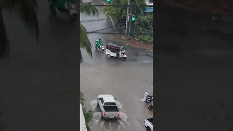 Rainy Season 🌧 Penh Cambodia 🇰🇭 #shorts #cambodia #phnompenh #expat #digitalnomads
