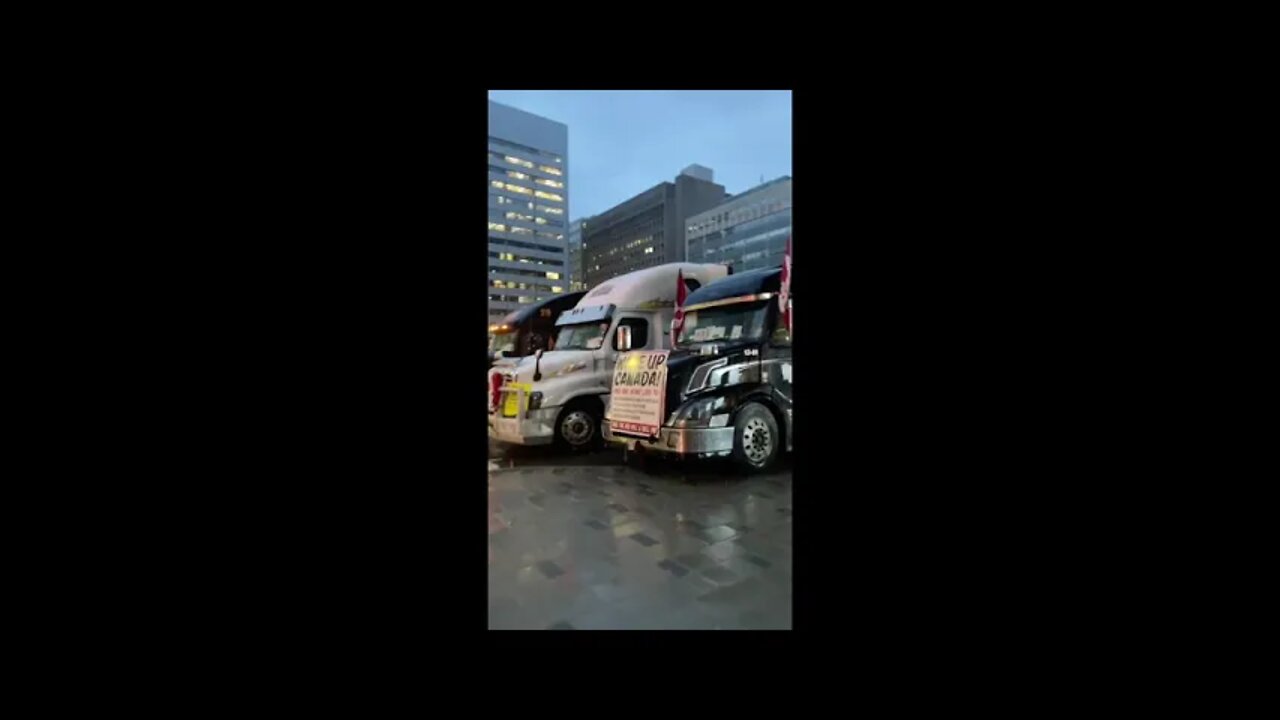 🚚HONK FOR FREEDOM🚛 !!! 🇨🇦TRUCKERS HOLDING THE LINE🇨🇦