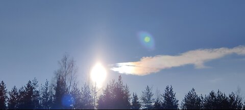 7.2.2024: Hmmm that sun... color in the clouds? white trails