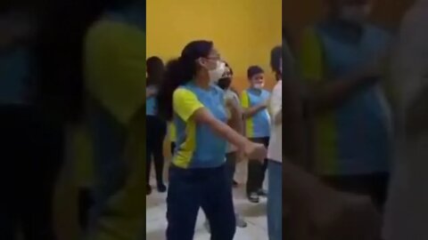 Na tua escola já tem isso? 😂 #shorts