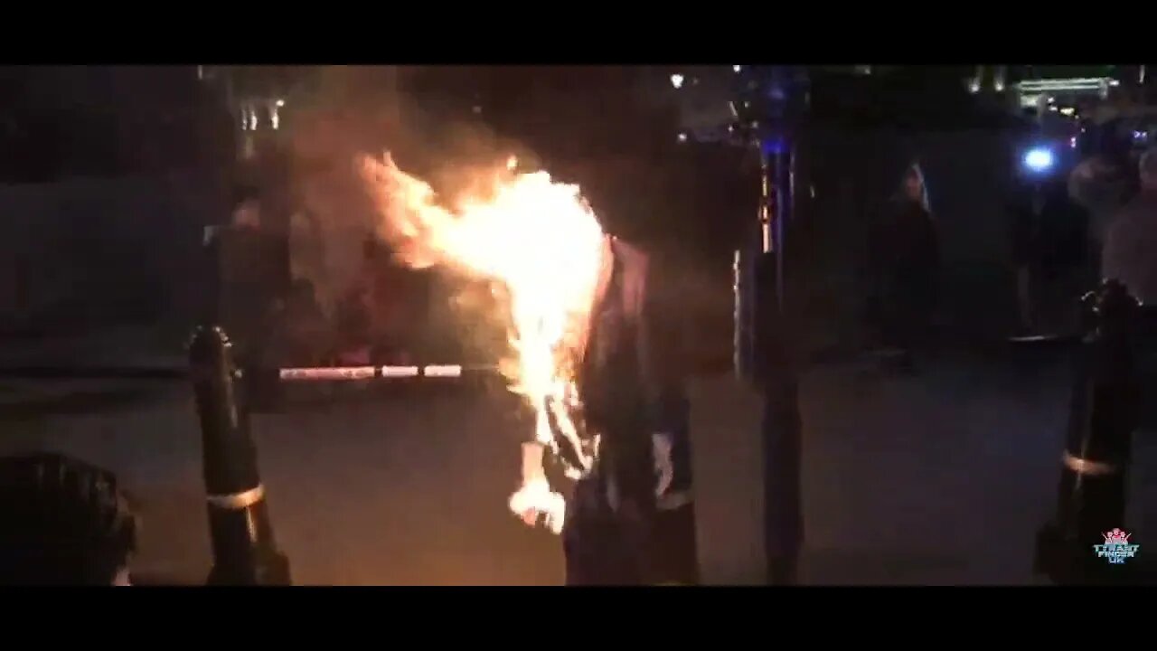 LONDON - November 5th Protesters Light Effigy Of Boris Johnson On Fire